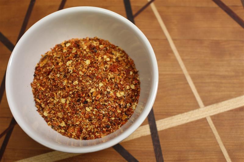 GHOST CHILE FLAKES PER OZ (BULK PACKAGING)
