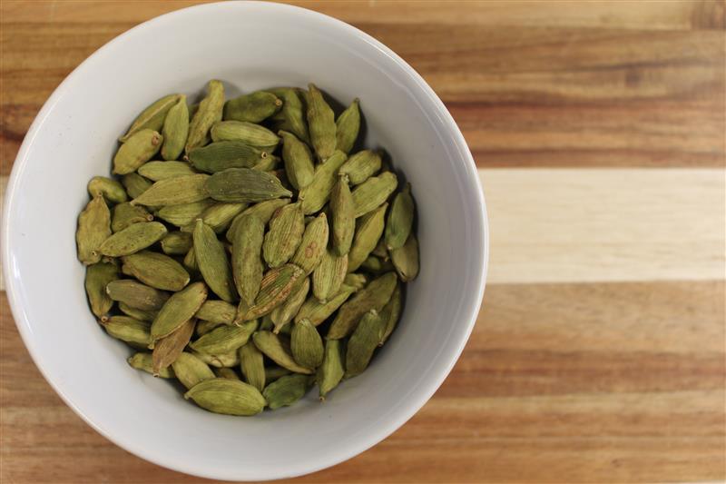 CARDAMOM GREEN WHOLE PER OZ (BULK PACKAGING)-